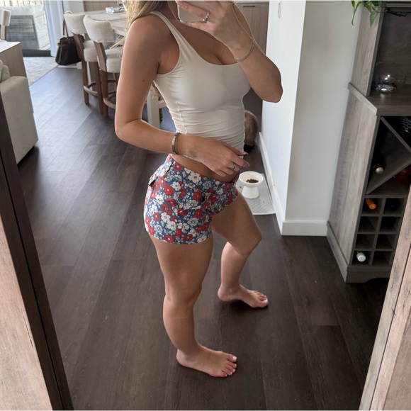 Hollister Floral Denim Low Rise Shorts (Size 3) - Picture 2 of 6